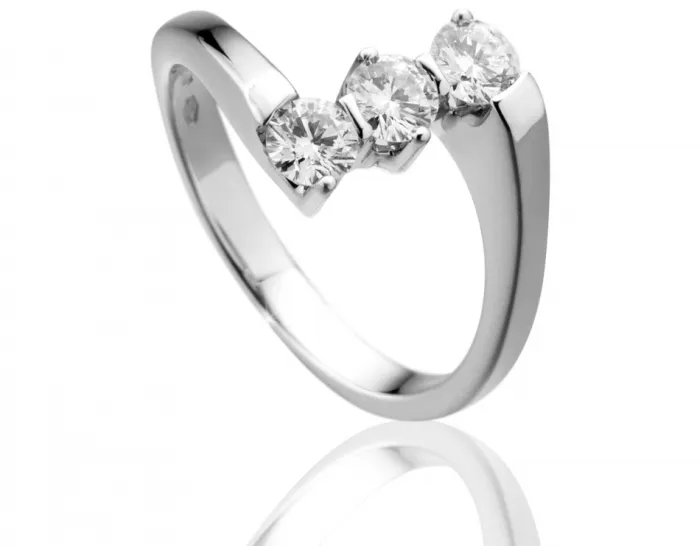 Anello Trilogy Roger Gems con 3 Diamanti Naturali IF 0.64ct in oro bianco 18kt